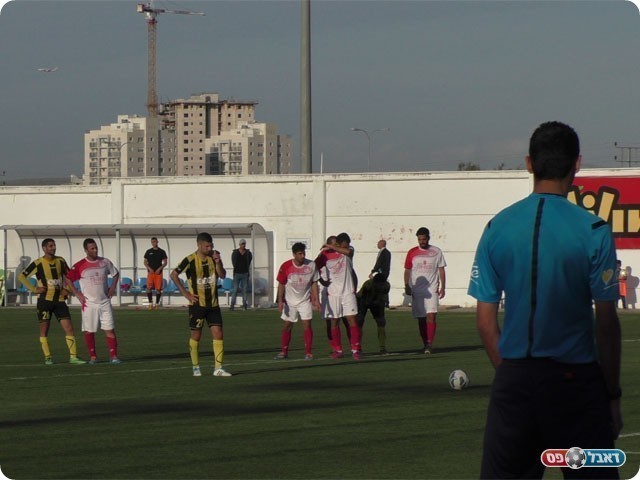 ברקוביץ' בועט את הפנדל (שקד מורג)